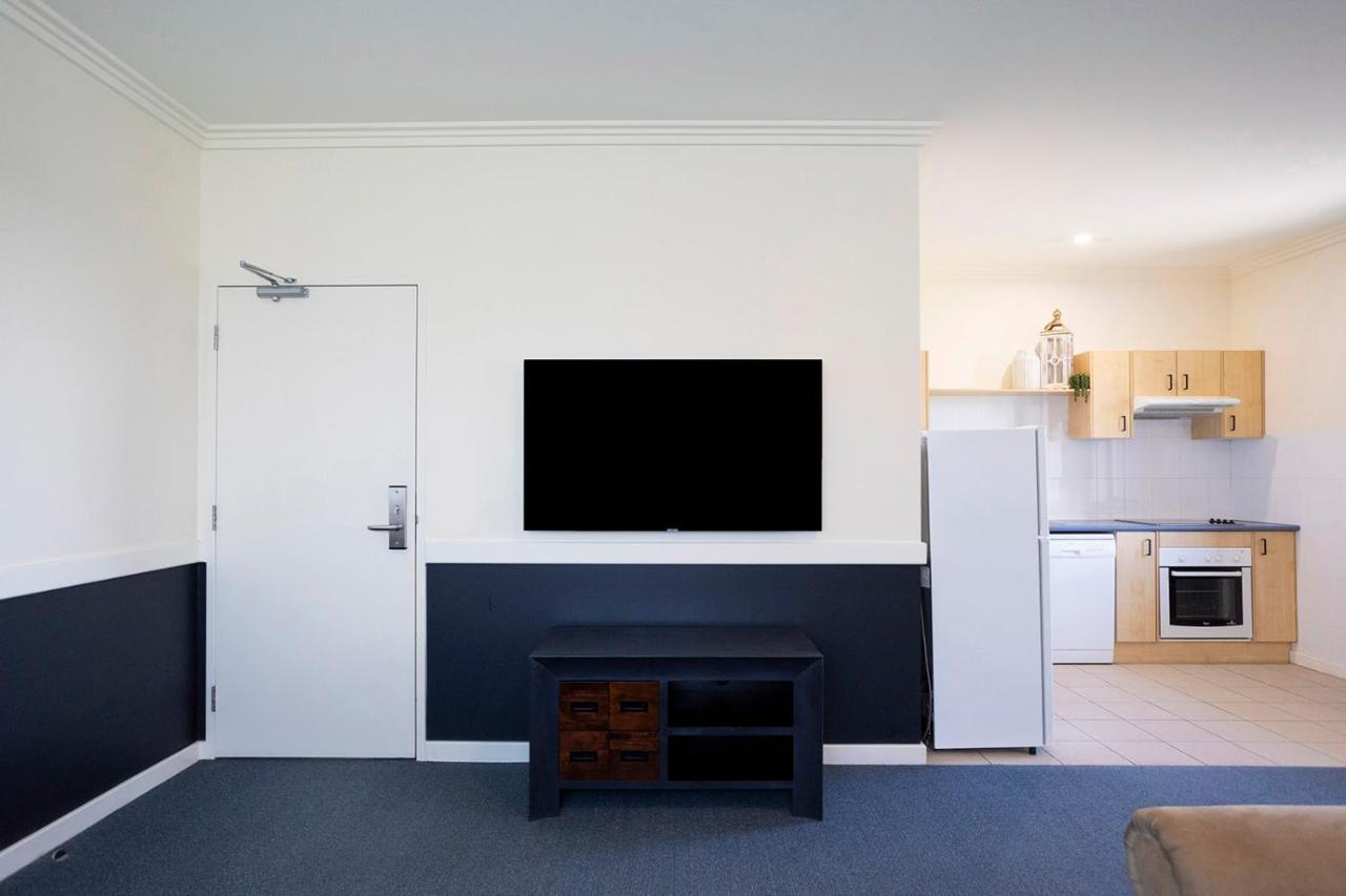 ホークスベリー レース クラブ モーテル ウィンザー エクステリア 写真 A typical apartment at the University of Western Australia